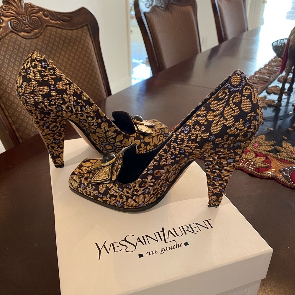 YSL PUMPS
